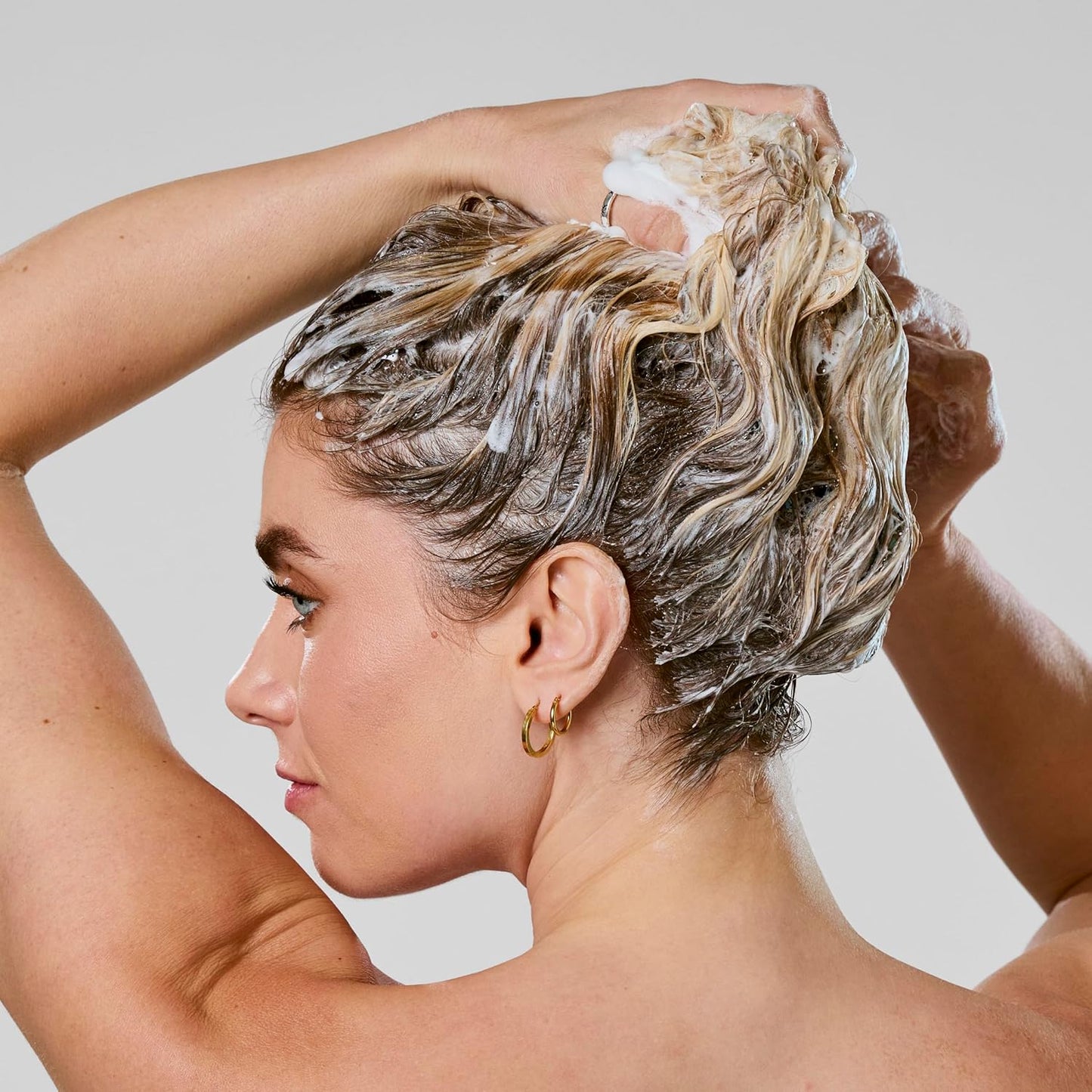 Bumble and bumble. Hairdresser's Invisible Oil Hydrating Shampoo