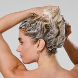 Bumble and bumble. Hairdresser's Invisible Oil Hydrating Shampoo